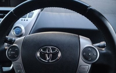 Toyota Prius Alpha I (ZVW40/41), 2015 год, 1 780 000 рублей, 1 фотография