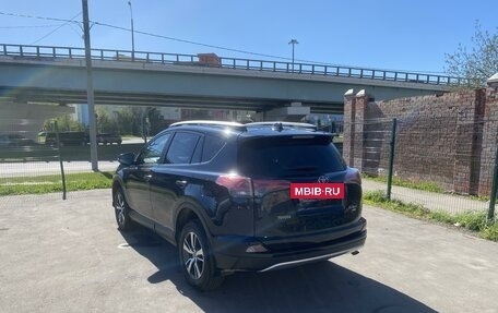 Toyota RAV4, 2017 год, 2 390 000 рублей, 4 фотография