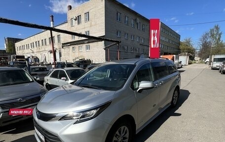 Toyota Sienna, 2021 год, 3 890 000 рублей, 2 фотография