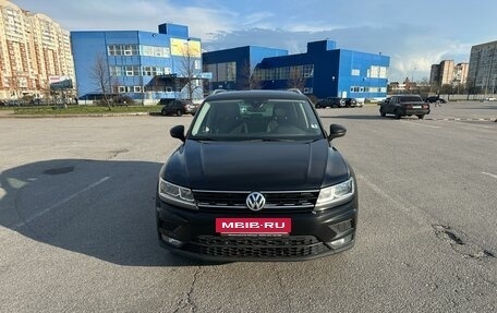 Volkswagen Tiguan II, 2018 год, 2 700 000 рублей, 2 фотография