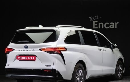 Toyota Sienna, 2023 год, 7 200 000 рублей, 3 фотография