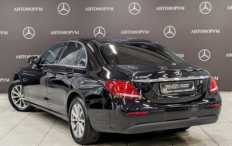 Mercedes-Benz E-Класс, 2018 год, 2 600 000 рублей, 7 фотография