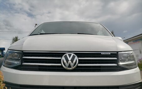 Volkswagen Multivan T6 рестайлинг, 2019 год, 4 050 000 рублей, 3 фотография
