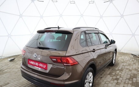Volkswagen Tiguan II, 2019 год, 2 415 000 рублей, 3 фотография