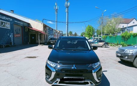 Mitsubishi Outlander III рестайлинг 3, 2021 год, 2 900 000 рублей, 3 фотография