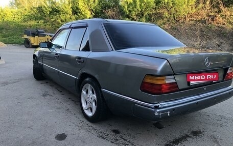 Mercedes-Benz E-Класс, 1992 год, 400 000 рублей, 4 фотография
