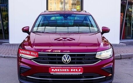 Volkswagen Tiguan II, 2020 год, 3 490 000 рублей, 2 фотография