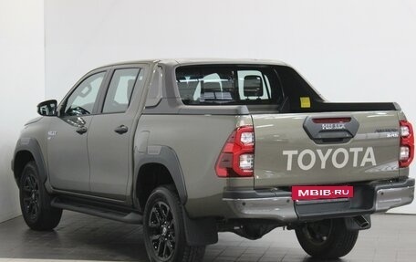 Toyota Hilux VIII, 2023 год, 6 999 000 рублей, 7 фотография
