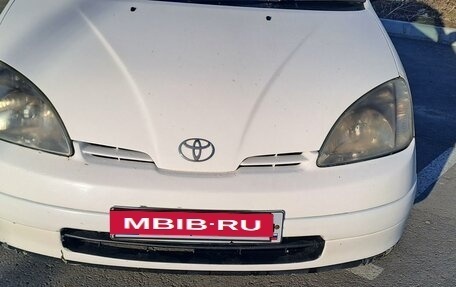 Toyota Prius IV XW50, 1999 год, 235 000 рублей, 2 фотография