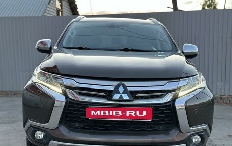 Mitsubishi Pajero Sport III рестайлинг, 2018 год, 3 199 000 рублей, 2 фотография