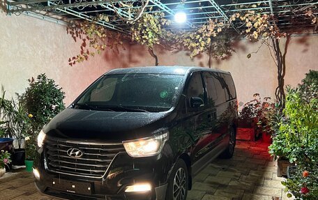Hyundai Grand Starex Grand Starex I рестайлинг 2, 2018 год, 4 900 000 рублей, 2 фотография