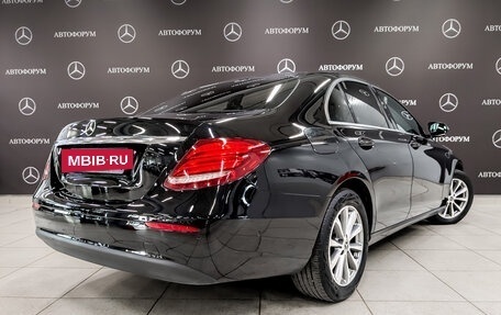 Mercedes-Benz E-Класс, 2018 год, 2 500 000 рублей, 5 фотография