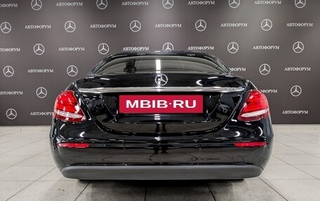 Mercedes-Benz E-Класс, 2018 год, 2 500 000 рублей, 6 фотография