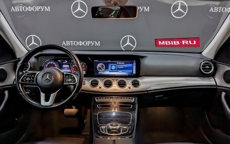 Mercedes-Benz E-Класс, 2018 год, 2 500 000 рублей, 14 фотография