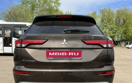 Mitsubishi Outlander, 2023 год, 5 200 000 рублей, 3 фотография