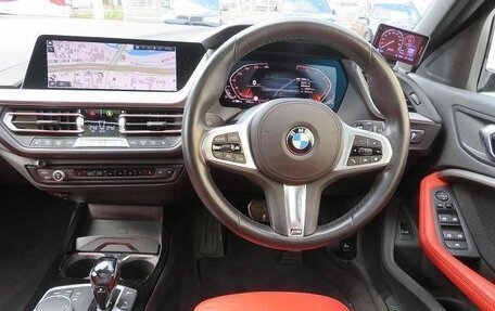 BMW 1 серия, 2019 год, 1 748 000 рублей, 10 фотография