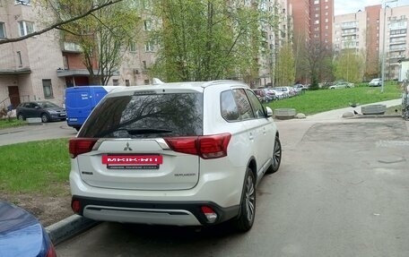 Mitsubishi Outlander III рестайлинг 3, 2019 год, 1 850 000 рублей, 2 фотография