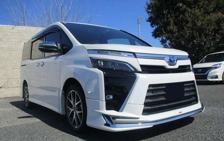 Toyota Voxy III, 2020 год, 1 910 000 рублей, 5 фотография