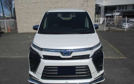 Toyota Voxy III, 2020 год, 1 910 000 рублей, 2 фотография