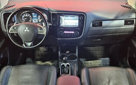 Mitsubishi Outlander III рестайлинг 3, 2013 год, 1 499 000 рублей, 9 фотография