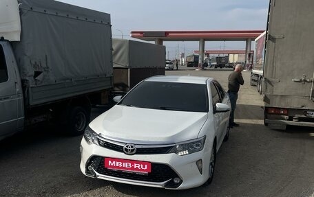 Toyota Camry, 2017 год, 2 200 000 рублей, 4 фотография