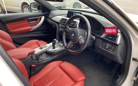 BMW 3 серия, 2018 год, 1 681 000 рублей, 10 фотография