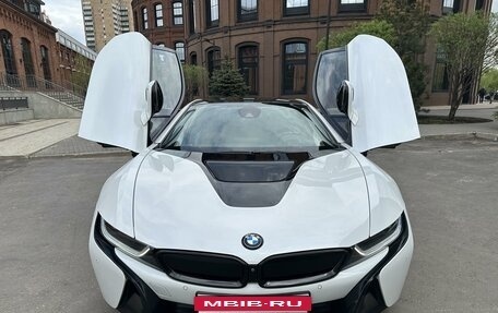 BMW i8 I рестайлинг, 2016 год, 7 590 000 рублей, 2 фотография