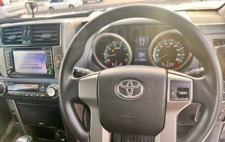 Toyota Land Cruiser Prado 150 рестайлинг 2, 2013 год, 3 000 000 рублей, 11 фотография