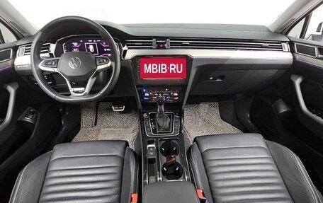 Volkswagen Passat B8 рестайлинг, 2021 год, 2 800 000 рублей, 9 фотография