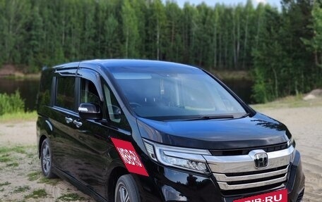 Honda Stepwgn IV, 2018 год, 2 650 000 рублей, 2 фотография