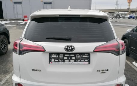 Toyota RAV4, 2016 год, 2 640 000 рублей, 5 фотография
