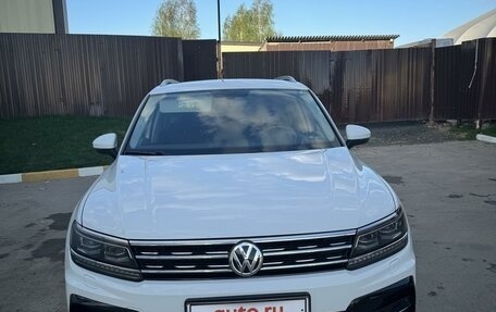 Volkswagen Tiguan II, 2018 год, 2 650 000 рублей, 2 фотография