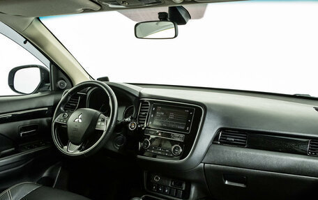 Mitsubishi Outlander III рестайлинг 3, 2019 год, 2 390 000 рублей, 9 фотография