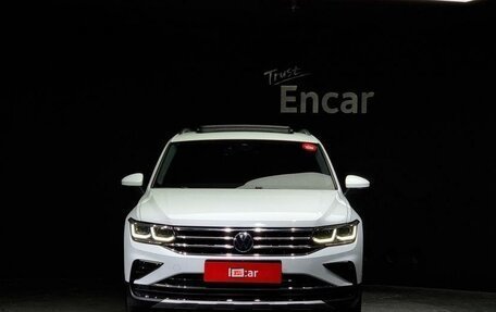 Volkswagen Tiguan II, 2021 год, 3 310 000 рублей, 2 фотография
