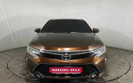Toyota Camry, 2017 год, 2 330 000 рублей, 2 фотография