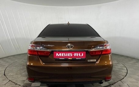 Toyota Camry, 2017 год, 2 330 000 рублей, 6 фотография