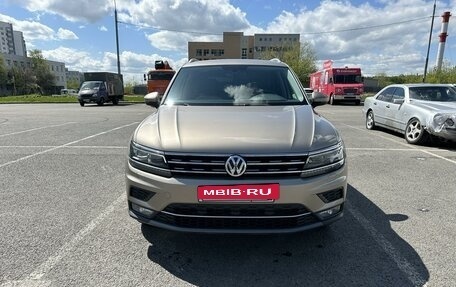 Volkswagen Tiguan II, 2018 год, 3 800 000 рублей, 2 фотография