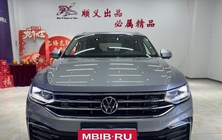 Volkswagen Tiguan II, 2021 год, 2 870 000 рублей, 2 фотография