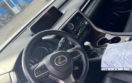 Lexus RX IV рестайлинг, 2019 год, 4 800 000 рублей, 10 фотография