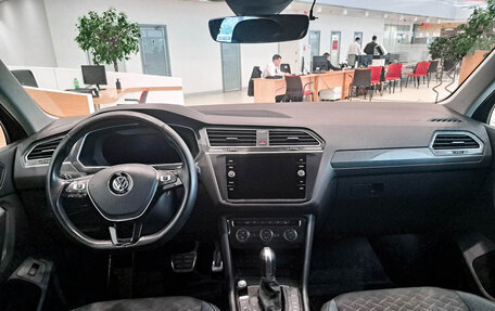 Volkswagen Tiguan II, 2019 год, 2 990 000 рублей, 14 фотография