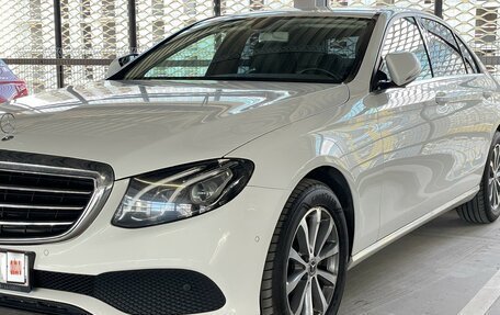 Mercedes-Benz E-Класс, 2019 год, 3 980 000 рублей, 6 фотография