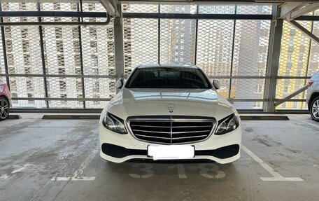 Mercedes-Benz E-Класс, 2019 год, 3 980 000 рублей, 5 фотография