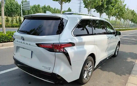 Toyota Sienna, 2021 год, 3 860 000 рублей, 5 фотография