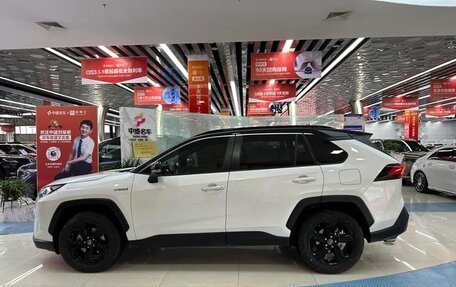 Toyota RAV4, 2021 год, 2 970 600 рублей, 3 фотография