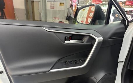 Toyota RAV4, 2021 год, 2 970 600 рублей, 10 фотография