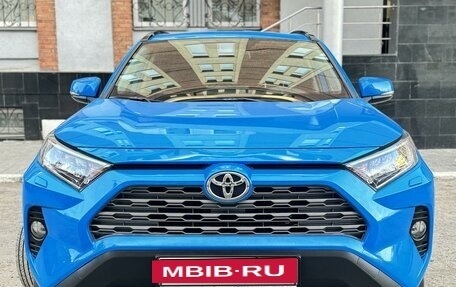 Toyota RAV4, 2021 год, 3 900 000 рублей, 2 фотография