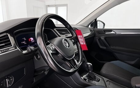 Volkswagen Tiguan II, 2019 год, 2 600 000 рублей, 16 фотография