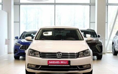 Volkswagen Passat B7, 2013 год, 1 245 000 рублей, 2 фотография