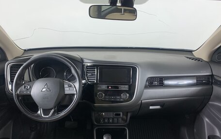 Mitsubishi Outlander III рестайлинг 3, 2019 год, 2 090 000 рублей, 13 фотография