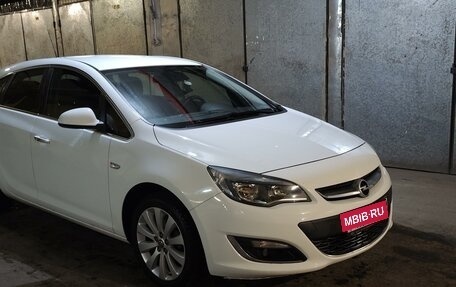 Opel Astra J, 2013 год, 1 050 000 рублей, 2 фотография